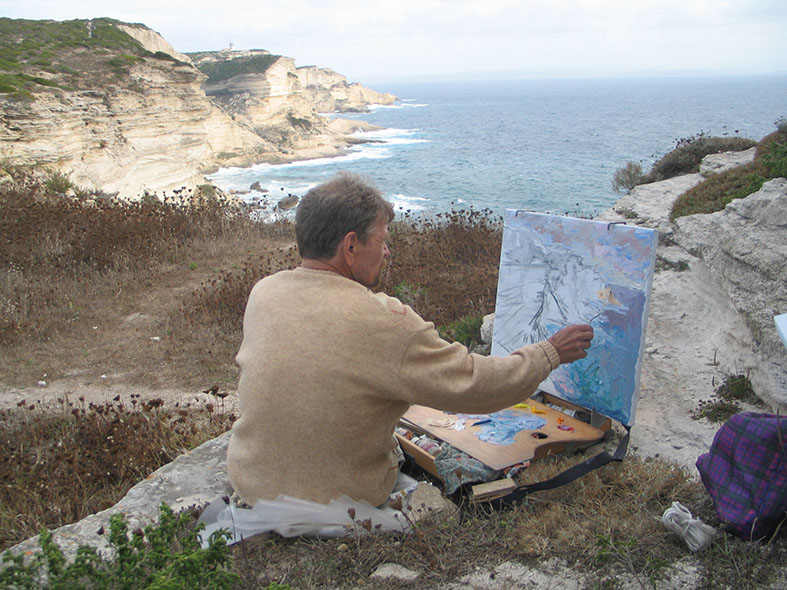 Nikolaï Kouzmine en pleine création près de Bonifacio, lors d'un séjour en Corse en 2005.
