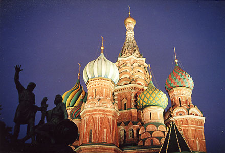 La cathédrale Basile-le-Bienheureux sur la Place Rouge à Moscou