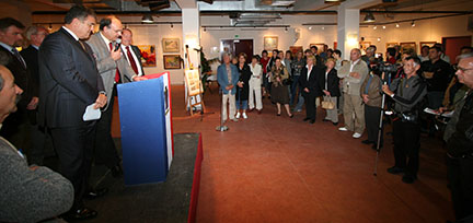 Le vernissage de l'exposition Kouzmine à Théoule-sur-Mer en 2007, en même temps que l'inauguration de cette salle d'exposition dédiée aux arts plastiques.