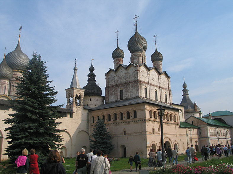 Le Kremlin de Rostov le Grand, à 200 km au nord-est de Moscou, et son église Voskressenskaïa, que l'artiste a peinte plusieurs fois.